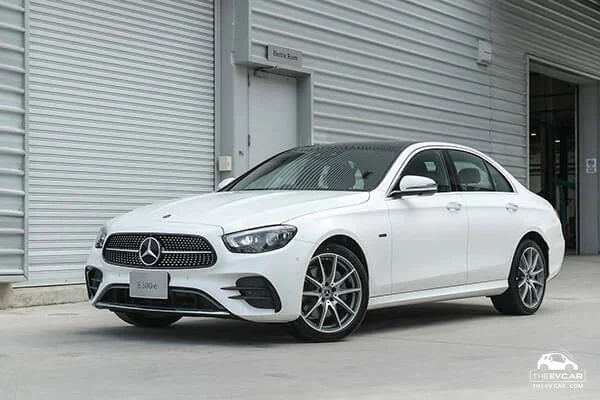 เบนซ์เผยโฉม The new E-Class โฉมใหม่ดีไซน์สุดโฉบเฉี่ยว